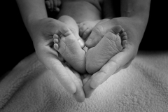 Capture-them-bbefore-they-grow-baby-feet-photography