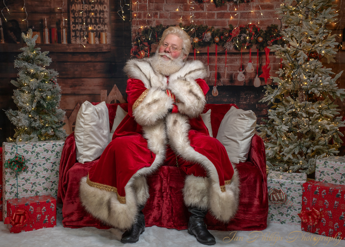 Santa Photo that encapsulates The Festive Season